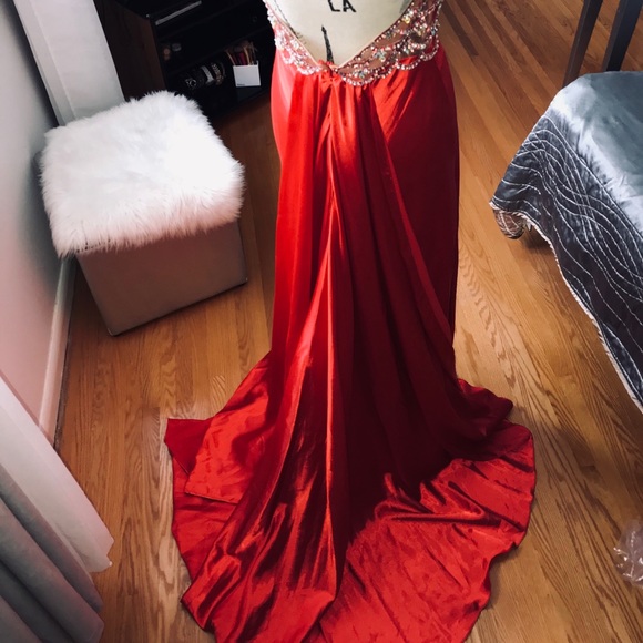 Tony Bowls Le Gala lady in red silk dress - Picture 3 of 4